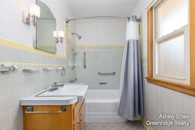 750 Pine Avenue, Holland, MI 49423