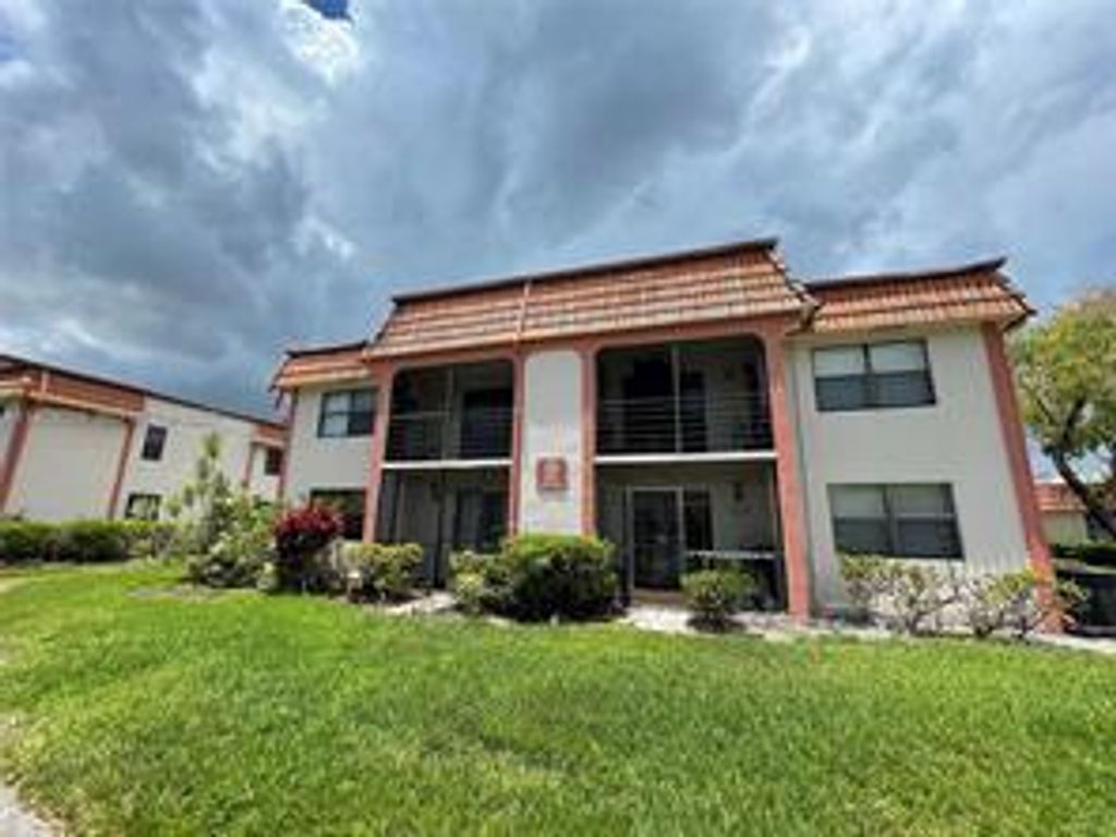 871 NE 207TH Lane 104-15, Miami, FL 33179