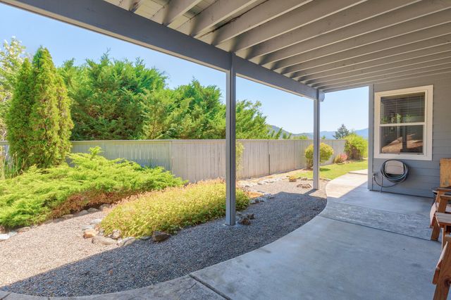 923 NW Valley View Drive, Grants Pass, OR 97526