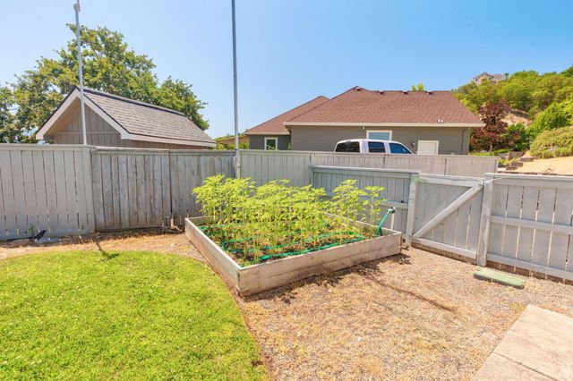 923 NW Valley View Drive, Grants Pass, OR 97526