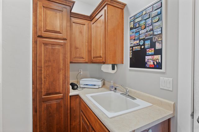 923 NW Valley View Drive, Grants Pass, OR 97526