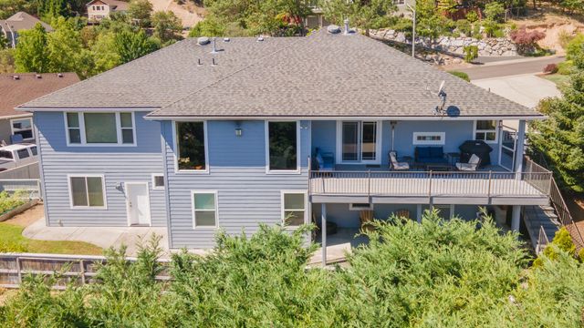 923 NW Valley View Drive, Grants Pass, OR 97526