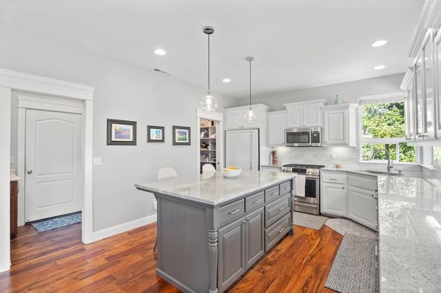 923 NW Valley View Drive, Grants Pass, OR 97526