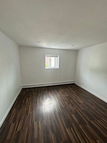 28 Westgate Rd 3, Boston, MA 02467