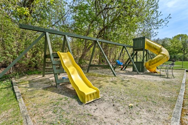 28 Westgate Rd 3, Boston, MA 02467