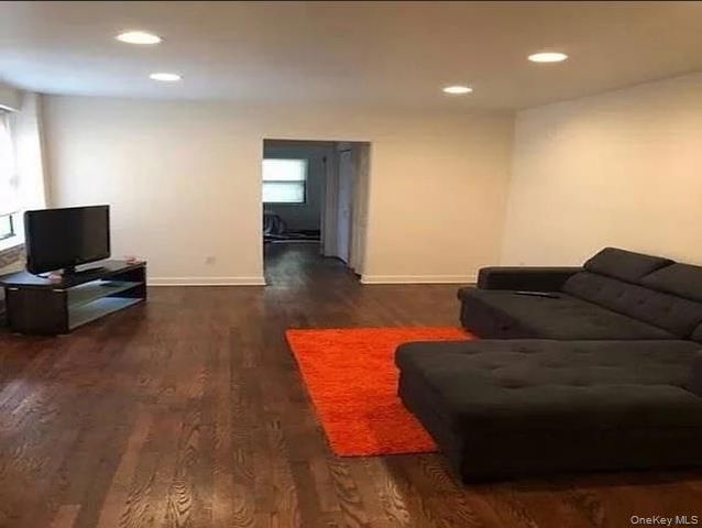 7 Bond Street 2C, Great Neck, NY 11021