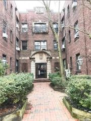 7 Bond Street 2C, Great Neck, NY 11021