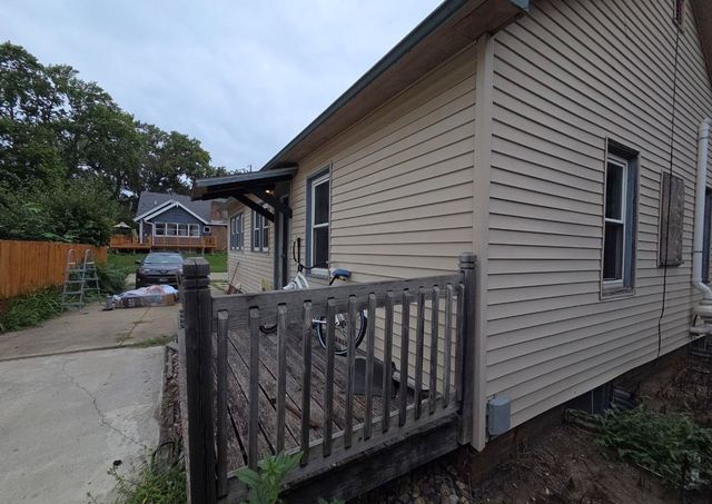 3620 Rollins Avenue, Des Moines, IA 50312