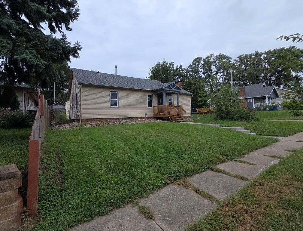 3620 Rollins Avenue, Des Moines, IA 50312