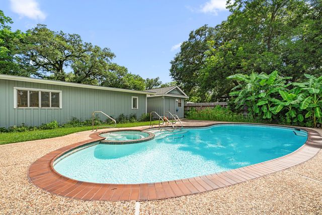 1908 Milam Street, Columbus, TX 78934