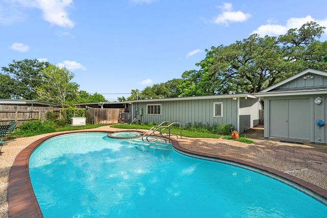 1908 Milam Street, Columbus, TX 78934