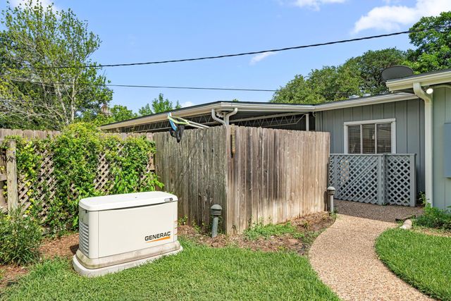 1908 Milam Street, Columbus, TX 78934