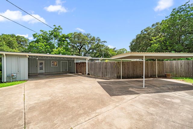 1908 Milam Street, Columbus, TX 78934