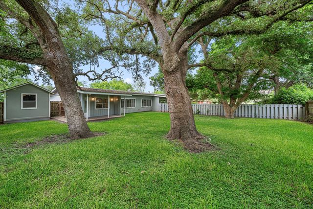 1908 Milam Street, Columbus, TX 78934