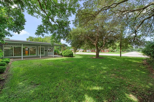 1908 Milam Street, Columbus, TX 78934