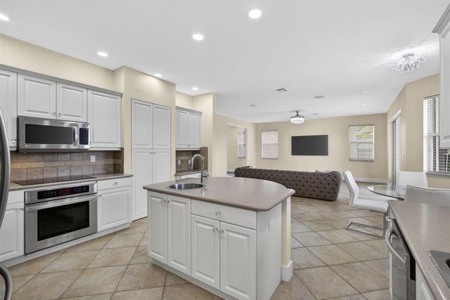 1724 Annandale Circle, Royal Palm Beach, FL 33411