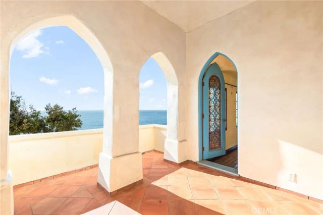 17501 Castellammare, Pacific Palisades, CA 90272