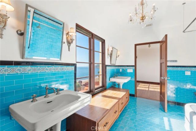 17501 Castellammare, Pacific Palisades, CA 90272