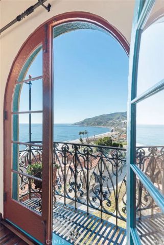 17501 Castellammare, Pacific Palisades, CA 90272