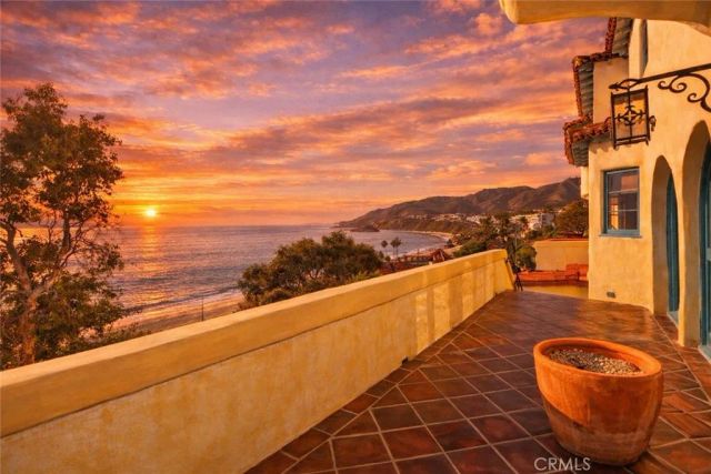 17501 Castellammare, Pacific Palisades, CA 90272
