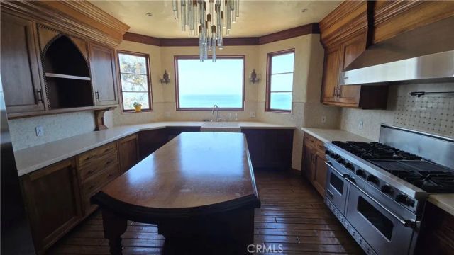 17501 Castellammare, Pacific Palisades, CA 90272