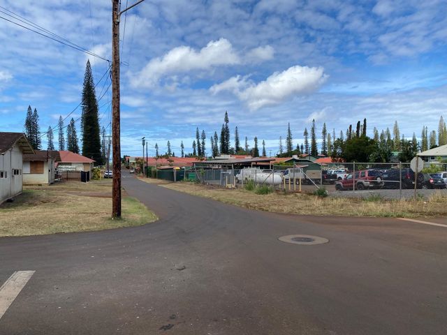 1122 Olapa St, Lanai City, HI 96763