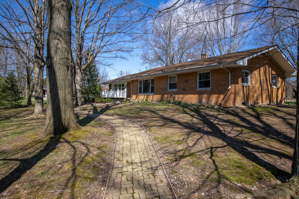 1031 N 350 E, Chesterton, IN 46304