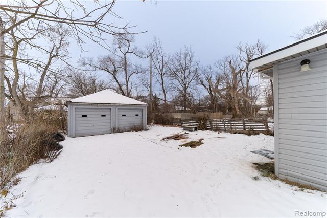 8863 Vaughan Street, Detroit, MI 48228