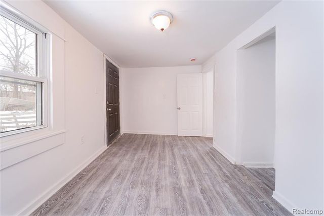 8863 Vaughan Street, Detroit, MI 48228