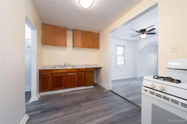 8863 Vaughan Street, Detroit, MI 48228