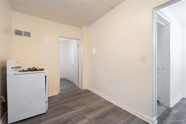 8863 Vaughan Street, Detroit, MI 48228