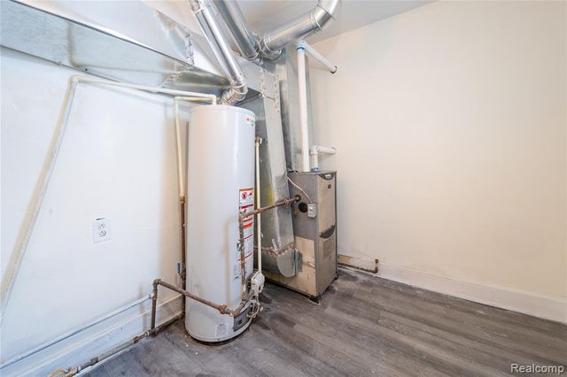 8863 Vaughan Street, Detroit, MI 48228