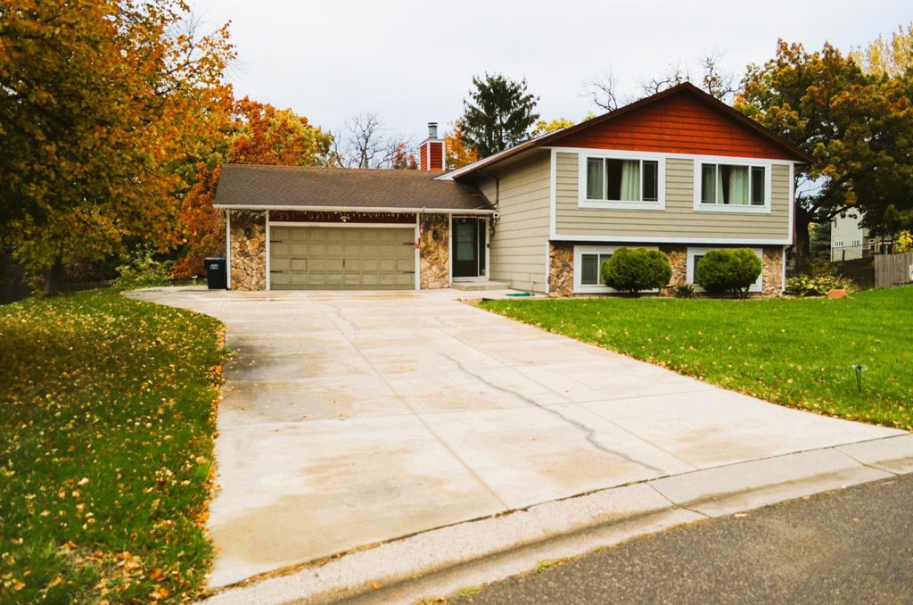 9879 Upper 173rd Court W, Lakeville, MN 55044