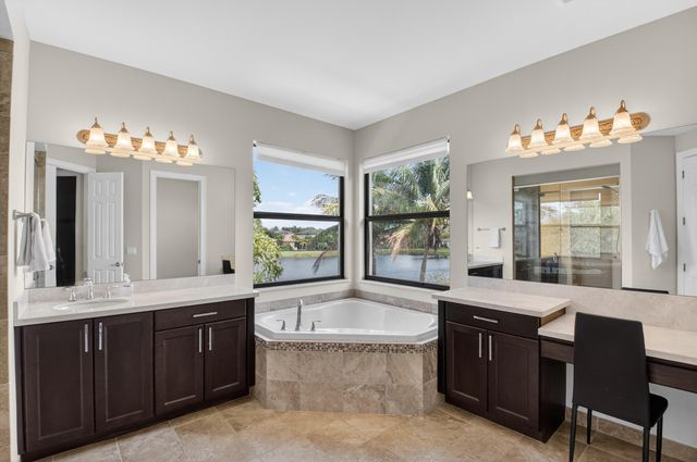 8527 Lewis River Road, Delray Beach, FL 33446