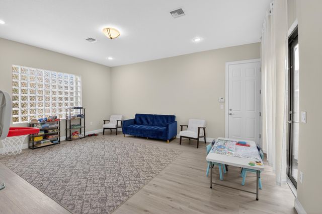 8527 Lewis River Road, Delray Beach, FL 33446