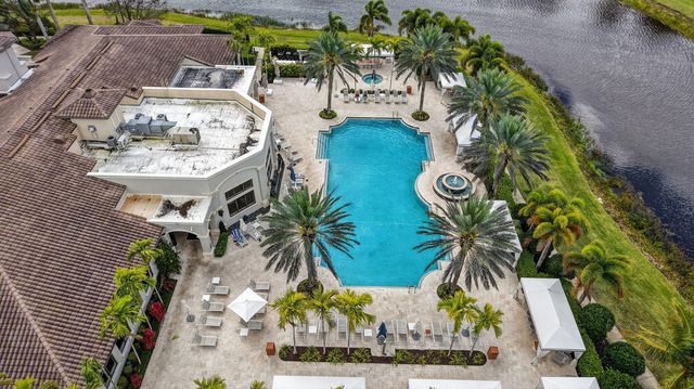 8527 Lewis River Road, Delray Beach, FL 33446