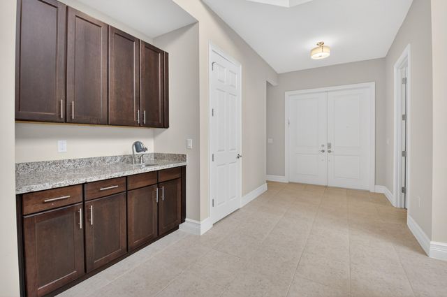 8527 Lewis River Road, Delray Beach, FL 33446