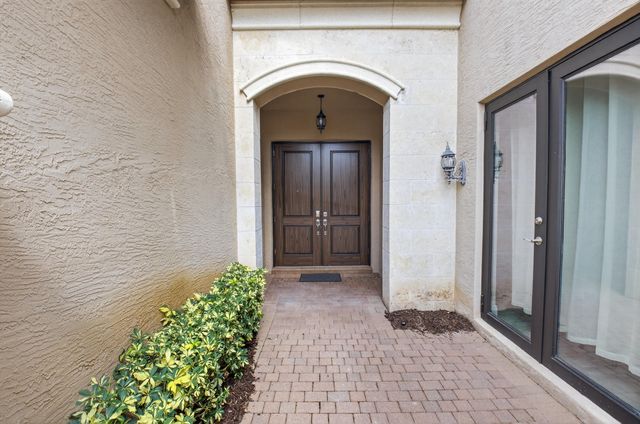 8527 Lewis River Road, Delray Beach, FL 33446