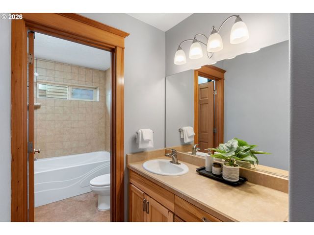 1510 Lincoln St, Hood River, OR 97031