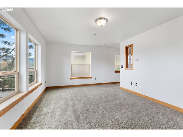 1510 Lincoln St, Hood River, OR 97031