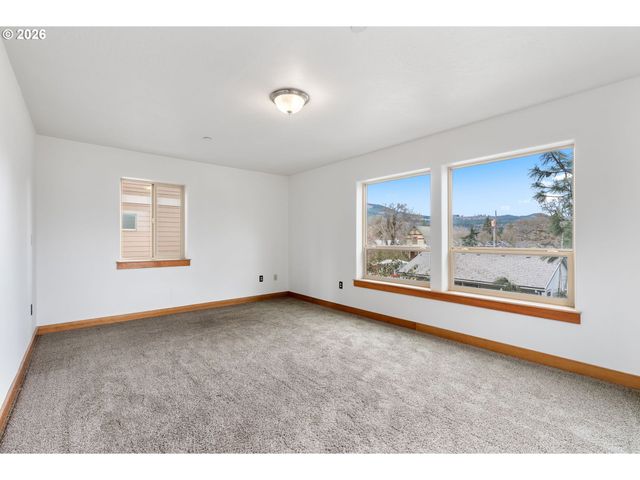 1510 Lincoln St, Hood River, OR 97031