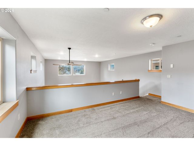 1510 Lincoln St, Hood River, OR 97031