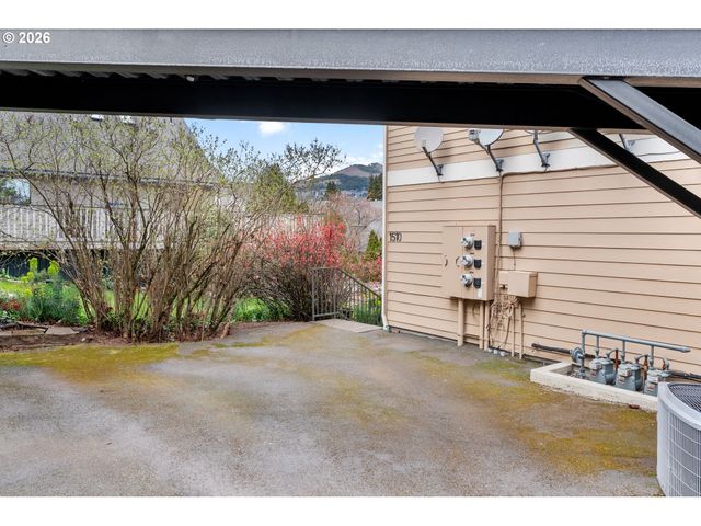 1510 Lincoln St, Hood River, OR 97031