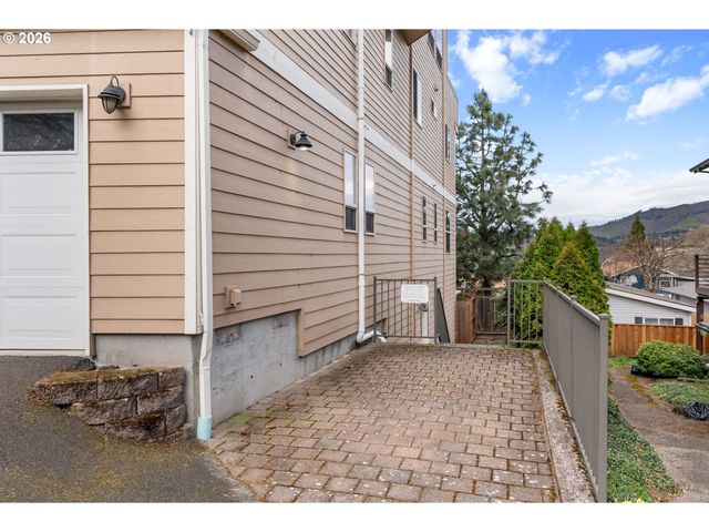 1510 Lincoln St, Hood River, OR 97031