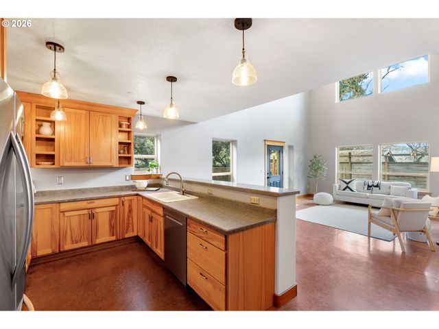 1510 Lincoln St, Hood River, OR 97031
