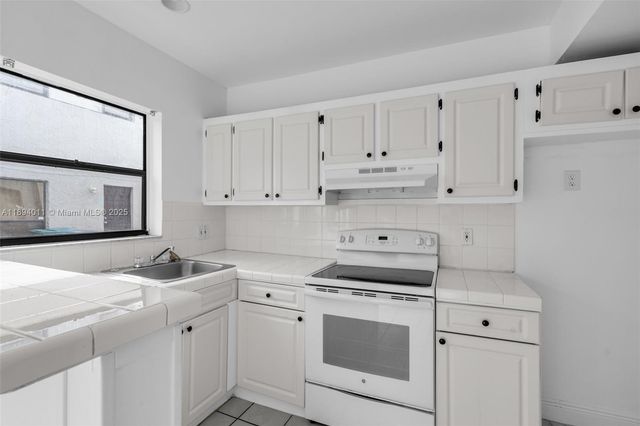 2306 NW 52nd Ave 2306, Lauderhill, FL 33313
