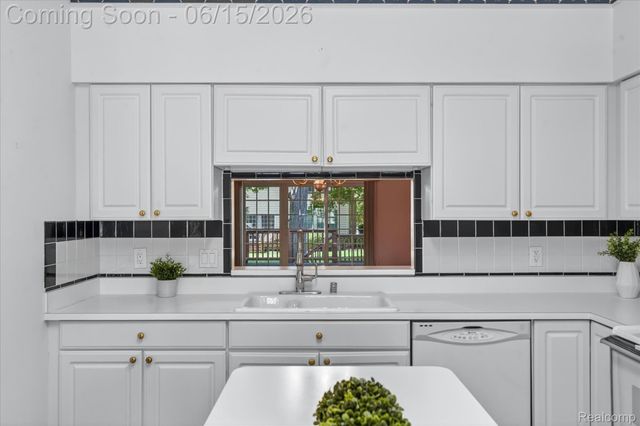 39643 Southwind Lane 13, Northville Township, MI 48168