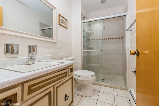 3552 N Oleander Avenue 205, Chicago, IL 60634