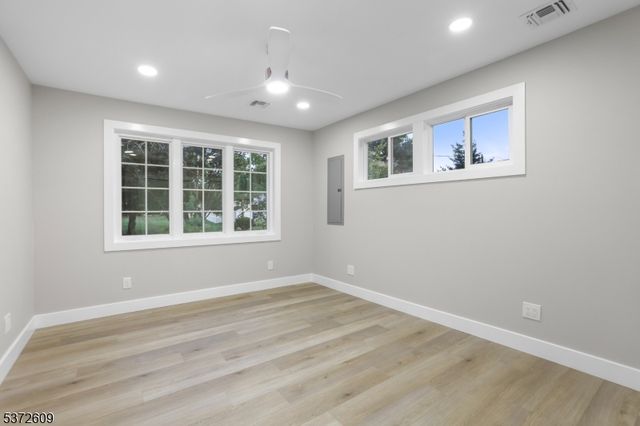 80 Woodcliffe Ave, Little Falls Twp., NJ 07424