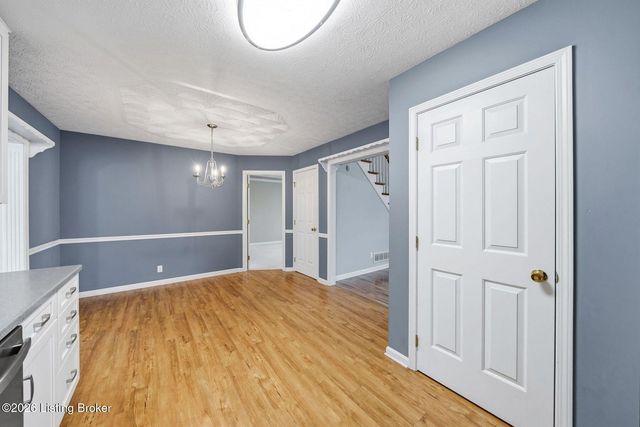 10514 Grecian Rd, Louisville, KY 40272